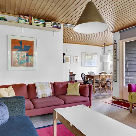 Feriehus Ved Veddinge I Hyggelig 70er Stil *