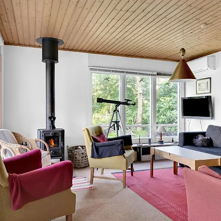 Feriehus Ved Veddinge I Hyggelig 70er Stil